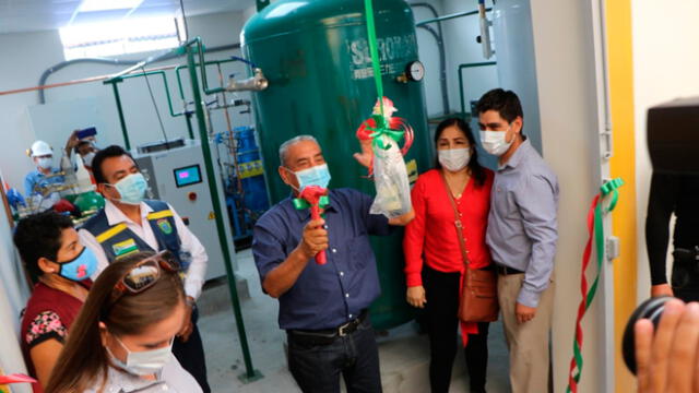 Gobernador Oscar Altamirano puso en funcionamiento planta de oxígeno en hospital Santiago Apóstol. Foto: Gobierno Regional de Amazonas.