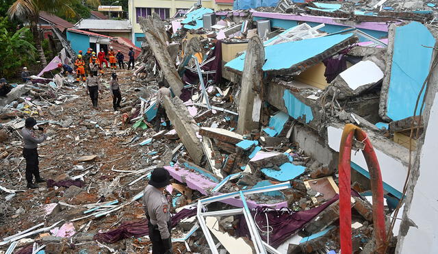 Más de 800 personas resultaron heridas por el sismo de magnitud 6,2 registrado en el centro de indonesia. Foto: AFP