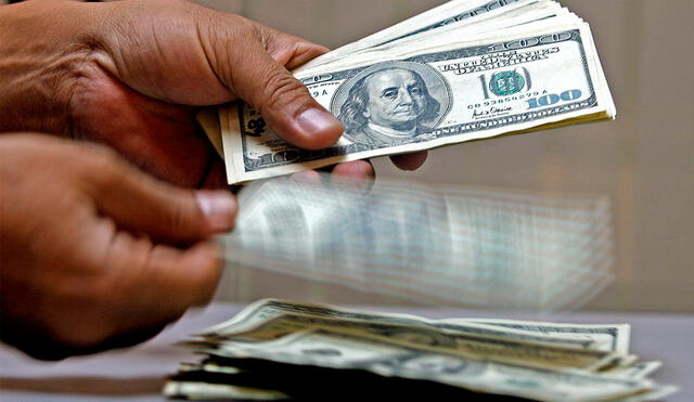 En tanto, en el mercado paralelo, el dólar se compra a 3,60 soles y se vende a 3,63 soles. Foto: AFP