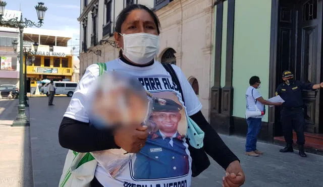 Moquegua: padres protestan en la Región Policial por la muerte de su hijo