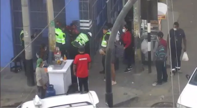 Luego del ataque contra la vendedora, la Policía intervino, pero a las horas la pareja fue liberada. Foto: Captura video municipalidad de Tacna
