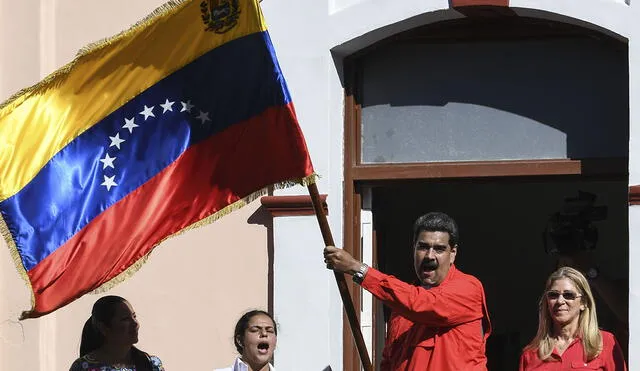 Nicolás Maduro propone modificar la bandera de Venezuela. Foto: AFP
