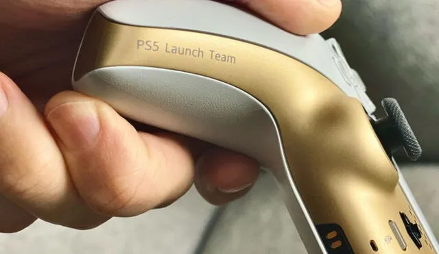 Así luce el exclusivo mando dorado de PS5. Foto: Joey Rabbitt / LinkedIn