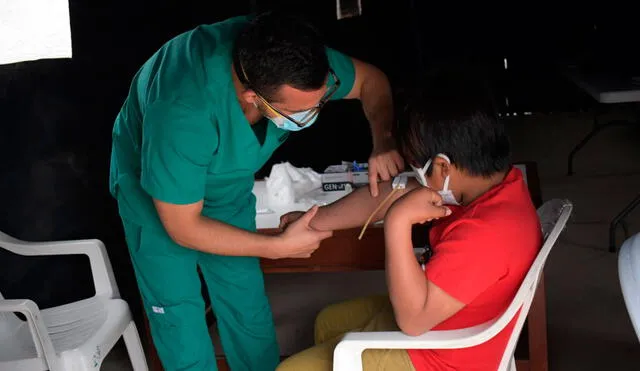 Personal de salud realiza monitoreo a niños con arsénico. Foto: Gerencia Regional de Salud