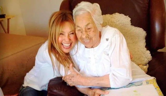 Thalía expresó su preocupación por la salud de su abuela Eva Mange. Foto: Thalía Instagram