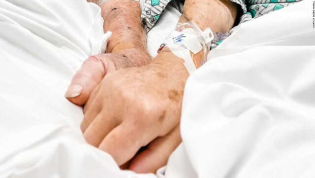 Los esposos tenían 70 años de casados y fallecieron con pocos minutos en el Riverside Methodist Hospital en Estados Unidos. Foto: captura de CNN