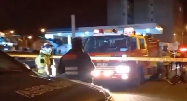 Bomberos auxiliaron al herido y lo trasladaron al hospital Goyeneche. Foto: Captura video Reporte Ciudadano.