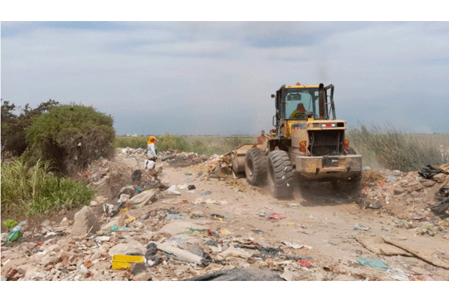 La maquinaria del GRL eliminará los residuos sólidos hasta el miércoles 27 de enero. Foto: Gobierno Regional de Lambayeque