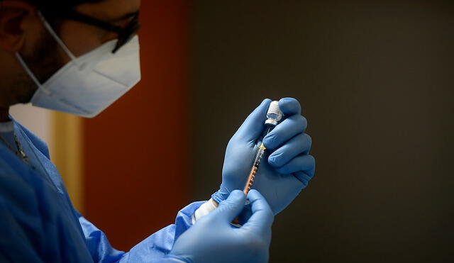 Italia es uno de los países europeos que aplica actualmente la vacuna contra la COVID-19 de Pfizer y BioNTech. Foto: AFP