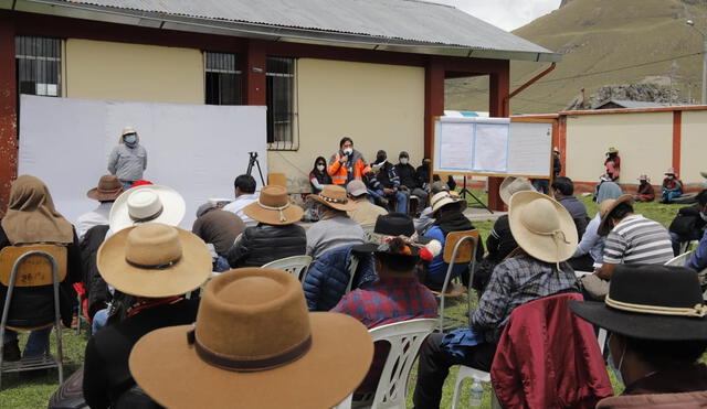 Gobernador de Cusco y autoridades locales participaron en cita. Foto: Miguel Gutiérrez/DHSF.