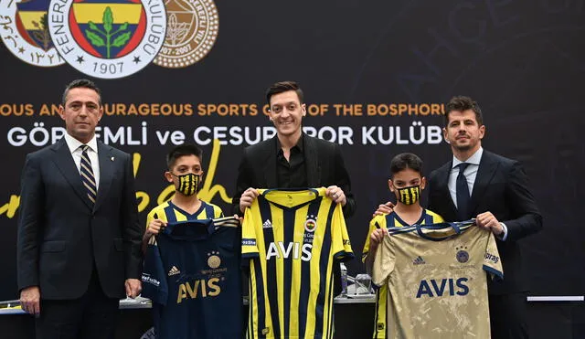 Mesut Özil firmó por Fenerbahce por tres años y medio. Foto: AFP