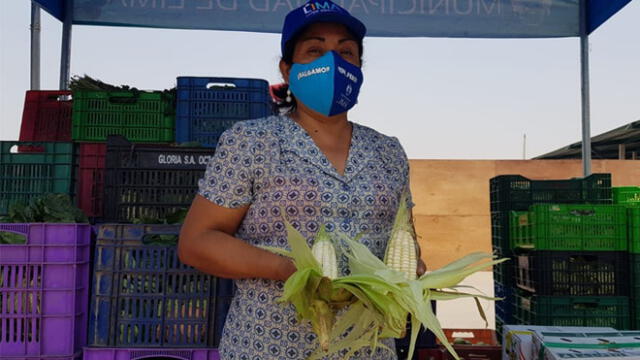 Comerciantes donan alimentos para ollas comunes. Foto: Gianella Aguirre / URPI - GLR