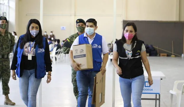 El CNE recomendó dos horarios para que las personas puedan votar el próximo domingo 7 de febrero. Foto: captura/Twitter @cnegobec