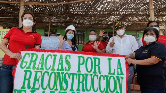 Amalia Moreno de la ARCC y el alcalde Marcos Gasco en inicio de obras de reconstrucción de colegios. Fotos. ARCC.