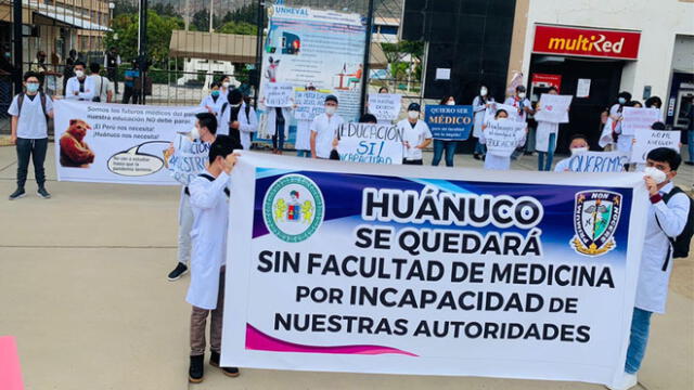 Estudiantes de la UNHV protestan por pérdida de clases. Foto: La República