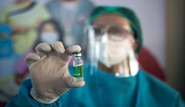 La vacuna de AstraZeneca, desarrollada junto a la Universidad de Oxford, es utilizada en varios países contra el coronavirus. Foto: AFP