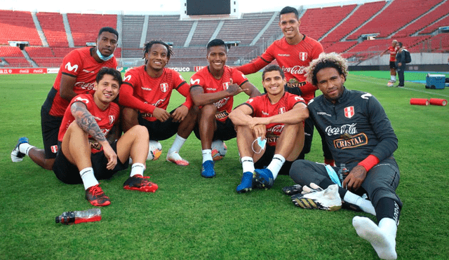 Gianluca Lapadula junto a los demás integrantes de la selección peruana previo al duelo ante Chile en noviembre. Foto: Selección peruana/Twitter