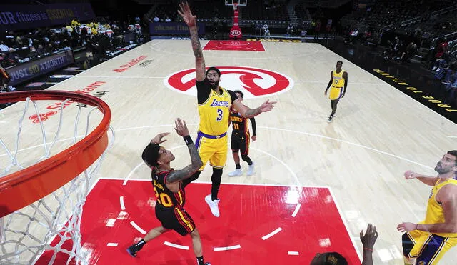 Los Lakers sumaron segundo triunfo consecutivo ante Hawks en la NBA tras caída ante los Pistons. Foto: AFP