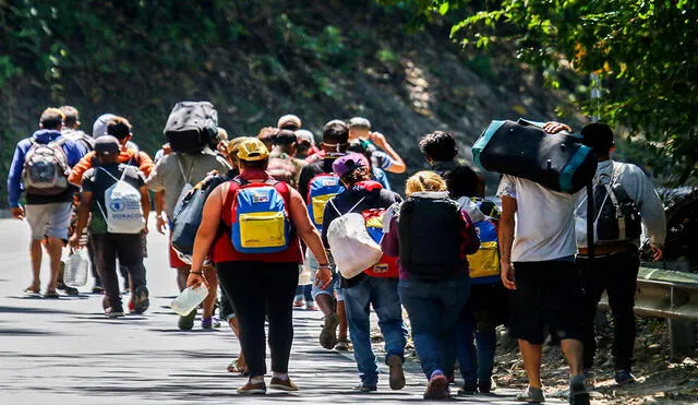 Gran cantidad de personas provenientes de Venezuela son vistas nuevamente en Colombia, Ecuador y Perú. Foto: AFP