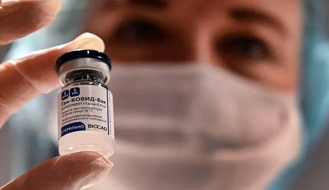 La Sputnik V es la única vacuna autorizada en Argentina. Foto: AFP