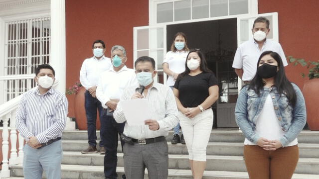 El gobernador Llempén estuvo respaldado por alcaldes de la provincia de Trujillo. Foto: difusión