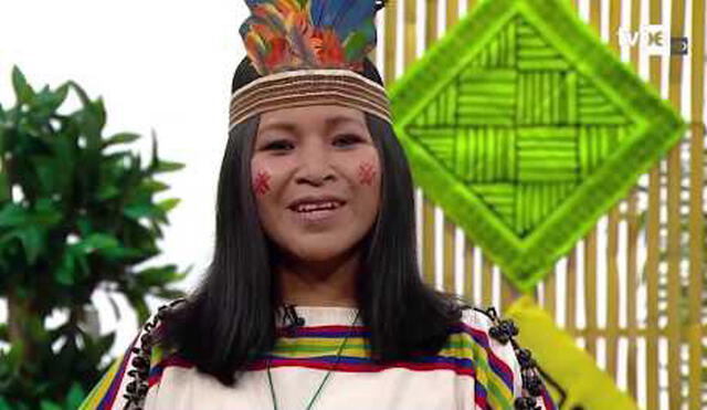 Gonzales es una de las conductoras Ashi Añane (Nuestra Voz), el primer programa en lengua asháninka, el idioma nativo más hablado de la Amazonía. Foto: captura Twitter de @Hcoya