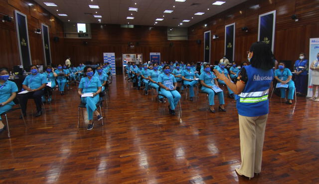 Enfermeras serán las encargadas de inmunizar al personal de salud. Foto: Luis Jiménez/La República