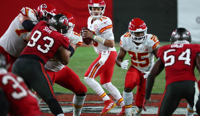 Chiefs y Buccaneers se enfrentaron en el 2020 por la temporada regular de la NFL. Foto: AFP