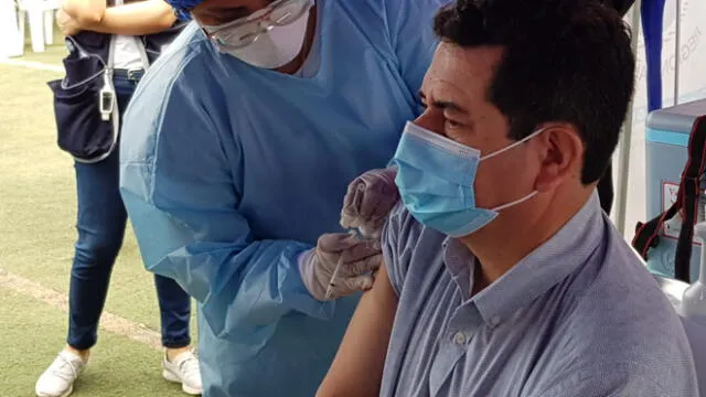 Médico René Leiva Rosado pidió a la población no descuidarse pese a la llegada de las vacunas. Foto: Jessica Merino / URPI-GLR