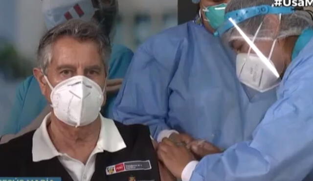 Francisco Sagasti fue inmunizado en el Hospital Militar de Lima este martes en la noche. Foto: captura Canal N