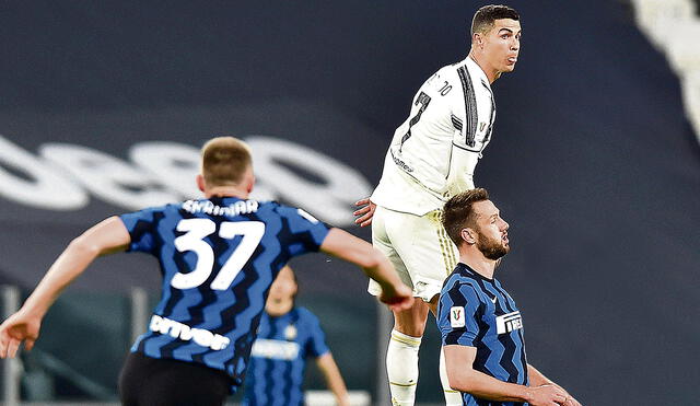 Lo buscó. Cristiano Ronaldo intentó, pero no pudo vencer, esta vez, el arco de Handanovic. Foto: EFE