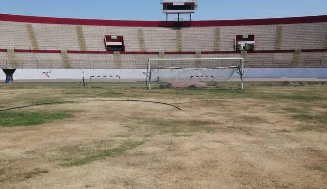 Cancha del estadio Mansiche se encuentra en mal estado. Foto: Hugo Rodríguez
