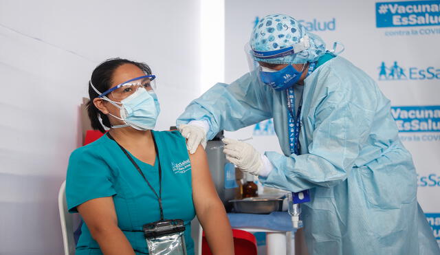 Trabajadores del sector salud serán vacunados sin importar su tipo de contrato. Foto: Antonio Melgarejo / La República