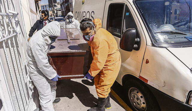 La realidad. Sin mayores restricciones, lo peor de la pandemia aún no ha sido superado. Foto: Oswald Charca / La República