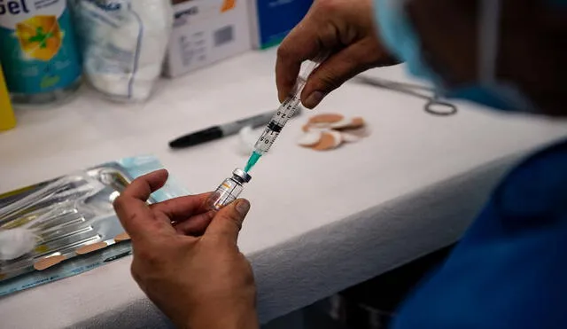 En Chile ya han vacunado a más de un millón de personas contra la COVID-19. Foto: AFP