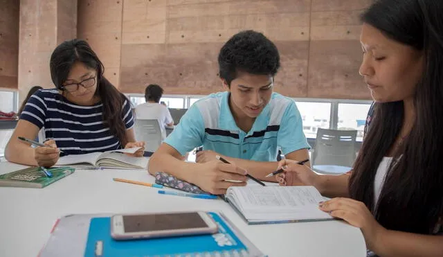 Estudiantes podrán acceder a becas hasta el 25 de febrero. Foto: Andina