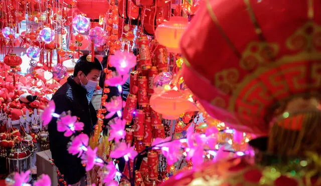 Las lámparas son una decoración muy tradicional del Año Nuevo chino. Foto: EFE