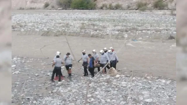 Policías de Arequipa llegaron hasta el río Majes en busca del cuerpo de su colega. Foto: PNP