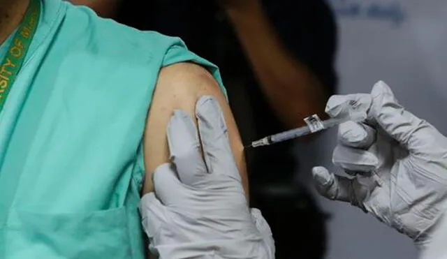 Más de 1,5 millones de personas han sido vacunadas contra la COVID-19 en Chile, con al menos una dosis, desde que arrancó el proceso de inmunización masiva el 3 de febrero. Foto: AFP