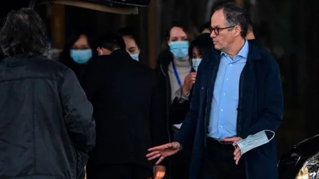 Equipo de la OMS abandona hotel después de concluir investigación sobre los orígenes del coronavirus COVID-19 en Wuhan. Foto: AFP
