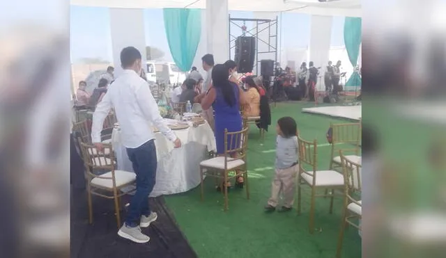 Asistentes a matrimonio fueron multados y retirados del local. Foto: Municipalidad de Pimentel
