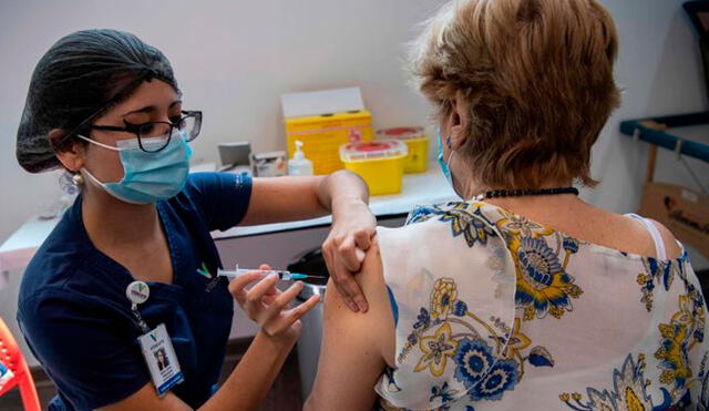 En Chile se ha aprobado las vacunas de Pfizer, AtraZeneca y Sinovac. Foto: AFP
