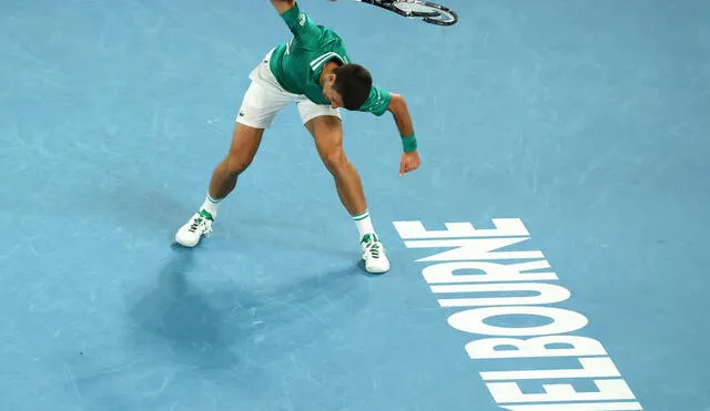 Djokovic volvió a desquitar su frustración con su raqueta. Foto: AFP