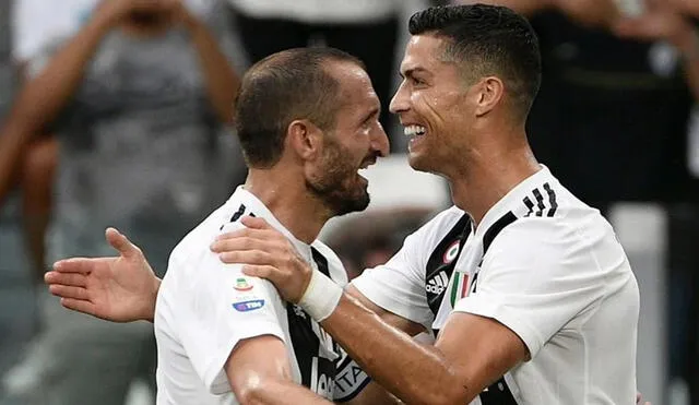 Giorgio Chiellini celebrando con Cristiano Ronaldo un gol del portugués con la Juventus. Foto: EFE