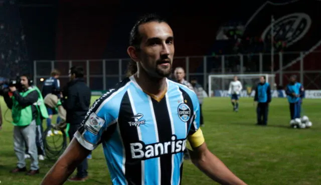 Hernán Barcos vistió la camiseta de Gremio donde anotó un total de 23 goles. Foto: EFE