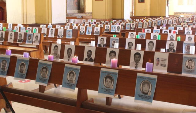 Fotografías y velas se lucieron en bancas de Iglesia. Foto: Arzobispado de Trujillo