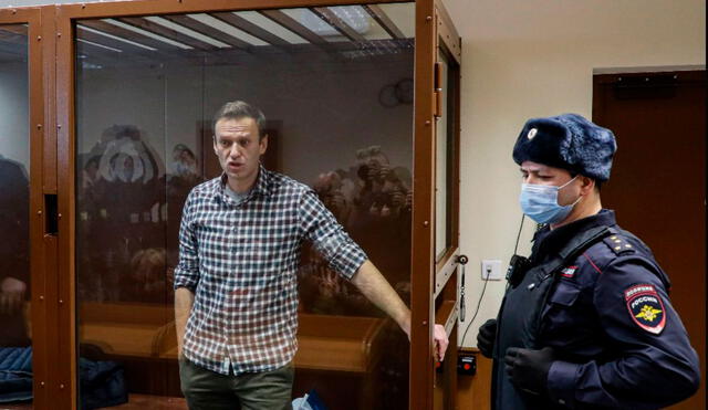 El opositor ruso Alexéi Navalny tendrá que ir a prisión por el tiempo de dos años, seis meses y dos semanas, pese a las fuertes presiones internacionales por su libertad. Foto: EFE