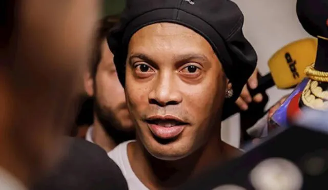 En diciembre de 2020, Ronaldinho dio a conocer que su madre fue diagnosticada con coronavirus. Foto: EFE
