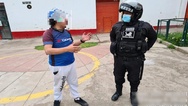 Cusco. Sujeto fue detenido y trasladado a la dependencia policial debido a los destrozos que causó. Foto: PNP