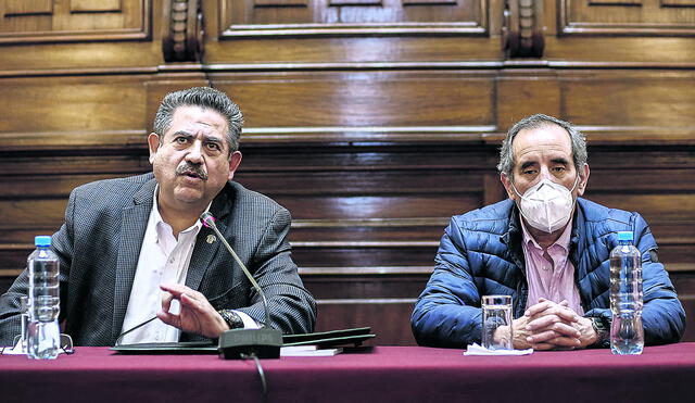 Merino y Burga. Plantearon moción, pero no explicaron la viabilidad técnica de la prueba. Foto: Antonio Melgarejo/ La República